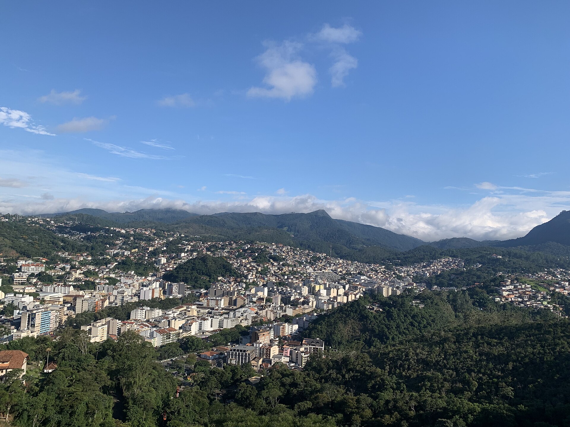 Vista parcial de Nova Friburgo a partir do teleférico do Suspiro, Rio de Janeiro.