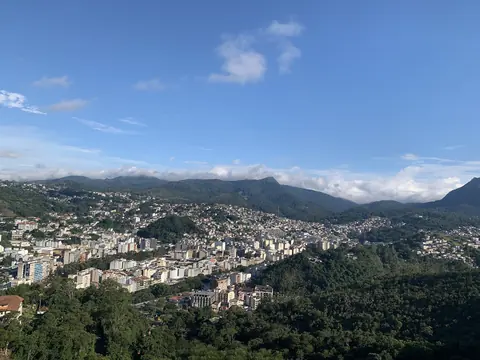 Um apartamento no Centro de Nova Friburgo, por dentro e por fora